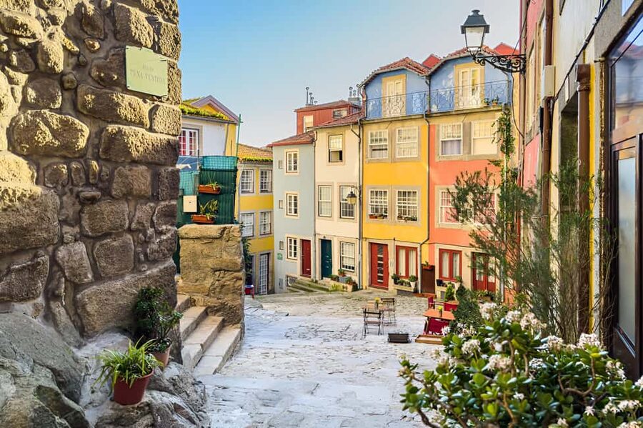 2 hours Porto Walking Tour- Private Service - São Bento Station and Aliados Avenue: where the city’s energy shows up