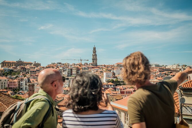 3-hour private guided walking tour of the BEST of Porto - São Bento Station and Rua das Flores: get the tiles and the vibe