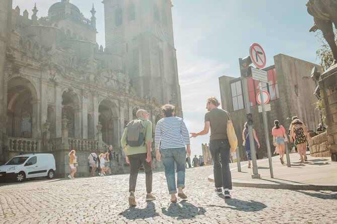 3-hour private guided walking tour of the BEST of Porto - Avenida dos Aliados as a clean, practical end point