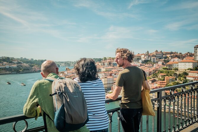 3-hour private guided walking tour of the BEST of Porto - Jardim do Infante Dom Henrique and Passeio das Virtudes: the city opens to the Douro