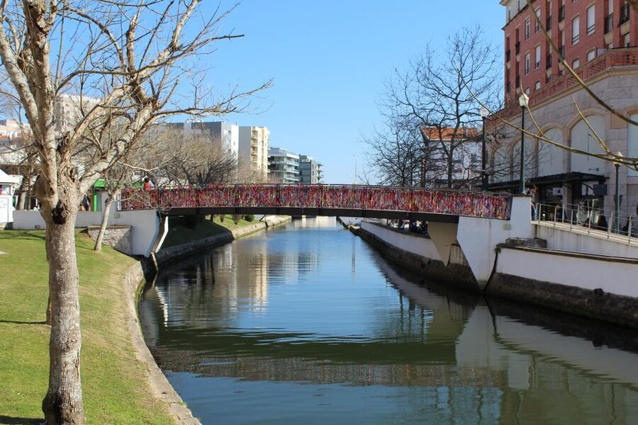 Aveiro: Private Walking Tour in the City and Moliceiro boat - São Gonçalinho Chapel and the Neighborhood Lanes Where Aveiro Looks Human