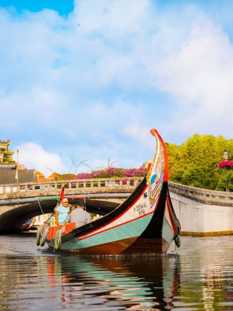 Aveiro: Scenic Guided Boat Tour - Boarding the Moliceiro: the boat experience you should pay attention to