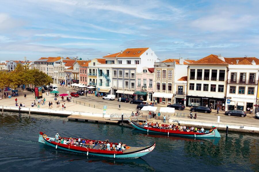 Aveiro: Scenic Guided Boat Tour - Where to meet Aveiro Moments, plus parking that actually helps