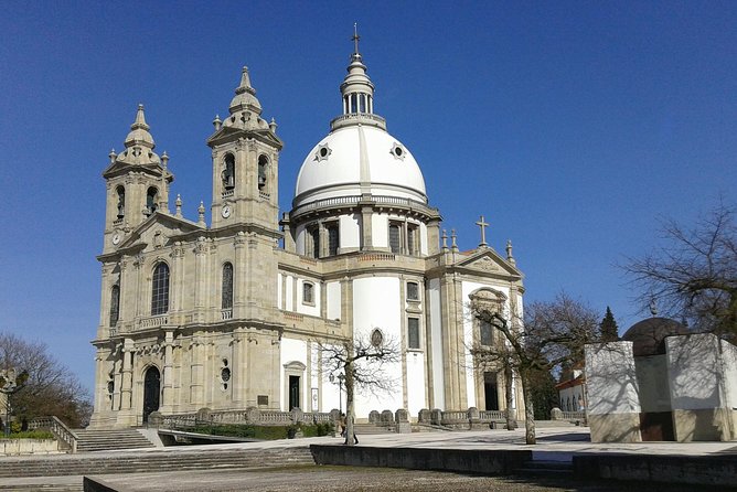 Barcelos, Braga & Guimarães Tour - Braga: Sé Cathedral, old city gates, and Bom Jesus do Monte views