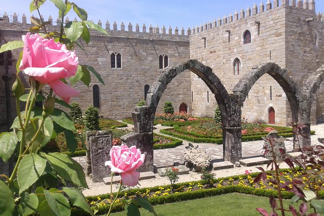 Barcelos, Braga & Guimarães Tour - Guides, pacing, and group size: what a private tour actually means