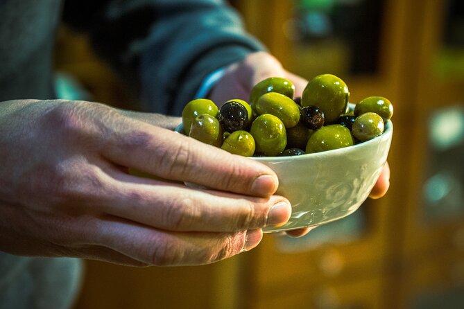 Beyond the Barrel: From Decadent to Down-home in the Heart of Porto - Timing, walking pace, and the one practical catch