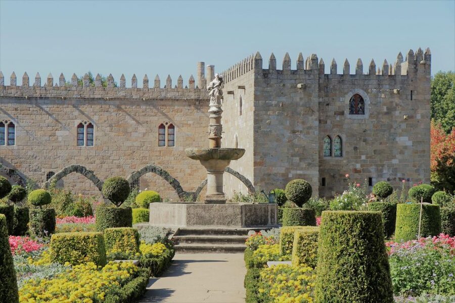 Braga and Guimarães Historical and Cultural Tour from Porto - The Guides, the Pace, and How to Hear Everything