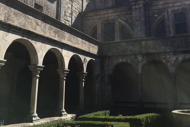 Braga and Guimarães Small Group Tour with Lunch From Porto - Stop 5: Guimarães Castle, medieval views and a clear finale