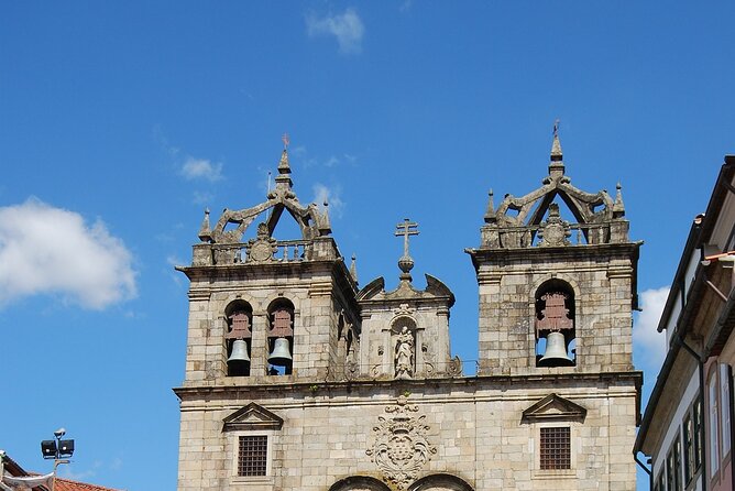 Braga/Guimarães: 1 Day with Lunch + farm and wine tasting - A Calm, Private Day Trip That Links Two Medieval Cities With Wine Country
