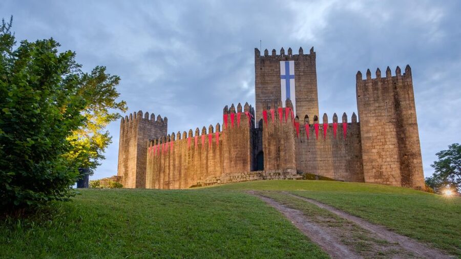 Braga & Guimarães Full-Day Tour from Porto - Guimarães Historic Center: UNESCO Streets, Castle Area, and Paço dos Duques