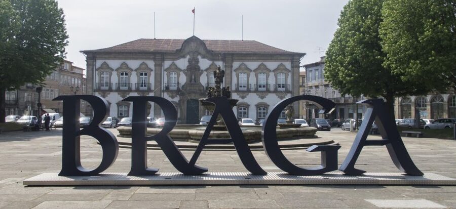 Braga & Guimarães Full-Day Tour from Porto - The 1-Hour Break in Guimarães: Use It Like a Local