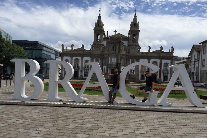 Braga & Guimarães Small Group Tour: Lunch & All Tickets Included - Paco dos Duques de Bragança: The Palace Visit and the One Ticket You Might Pay