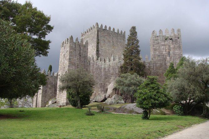 Braga & Guimarães Small Group Tour: Lunch & All Tickets Included - Bom Jesus do Monte: Start With the Sanctuary and the Staircase Views