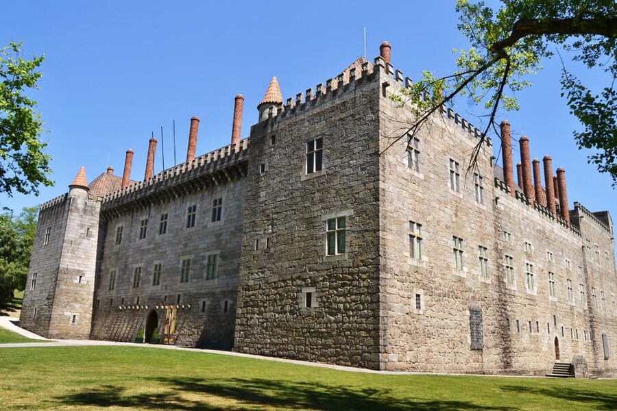 Braga & Guimarães Tour: Small Historical Group Tour - Guimarães: UNESCO Old Town and the “Birthplace of Portugal” Feeling