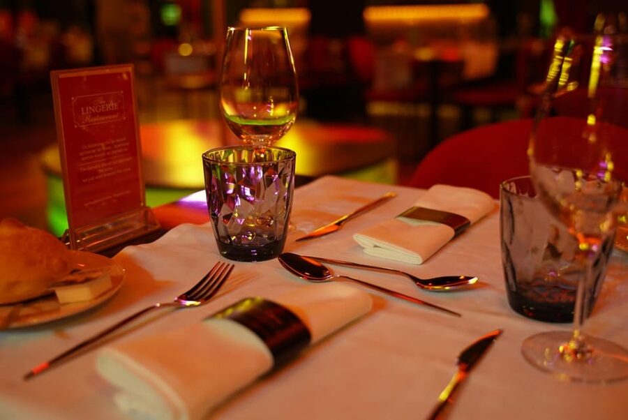 Braga: The Lingerie Restaurant Cabaret Show with Dinner - Dinner Service From Lingerie-Clad Staff