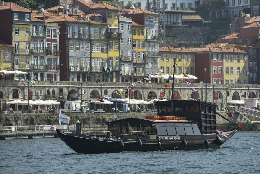 Bridges Cruise with World of Discoveries or Sunset Option - Price and Value: Is $20 a Good Deal?