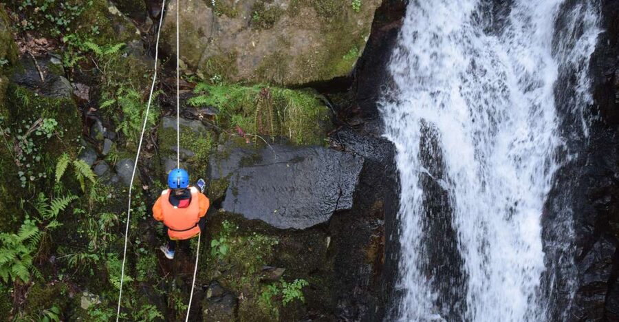 CANYONING DISCOVERY - Where you meet: Estrada do Vau and the orange NaTour Way Jeep