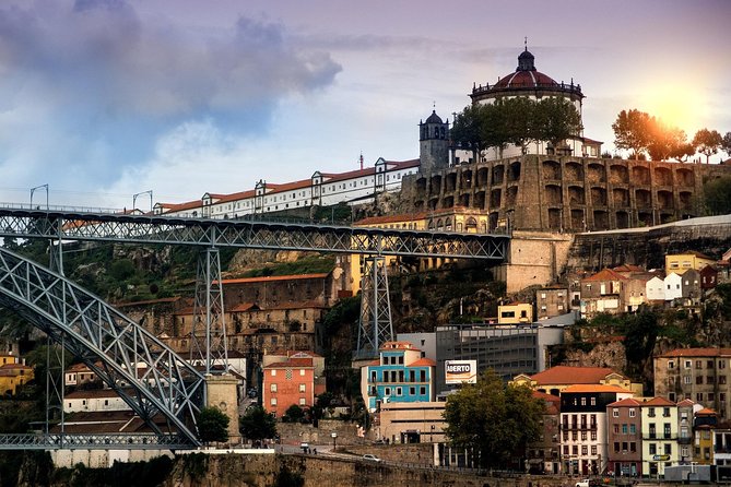 City tour through historic center of Porto with many insider tips 3 1/2 hrs. - A historic-center tour that explains how Porto actually works