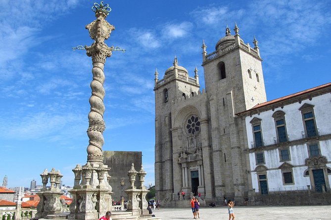 City tour through historic center of Porto with many insider tips 3 1/2 hrs. - Torre dos Clérigos from outside: 76 meters of seafarer symbolism
