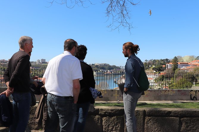 City tour through historic center of Porto with many insider tips 3 1/2 hrs. - A garden stop in the middle: a calmer moment to digest the story
