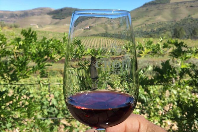 Day Trip Through the Enchanting Douro Valley #DuckSideOfPorto - From Porto to São Leonardo de Galafura, the Road Trip Part Counts