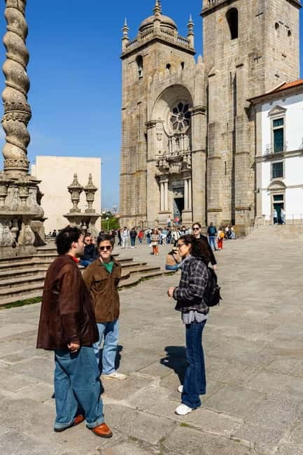 Discover Porto's Historical Roots Walking Tour - Ribeira Square and Vitória: where streets meet story