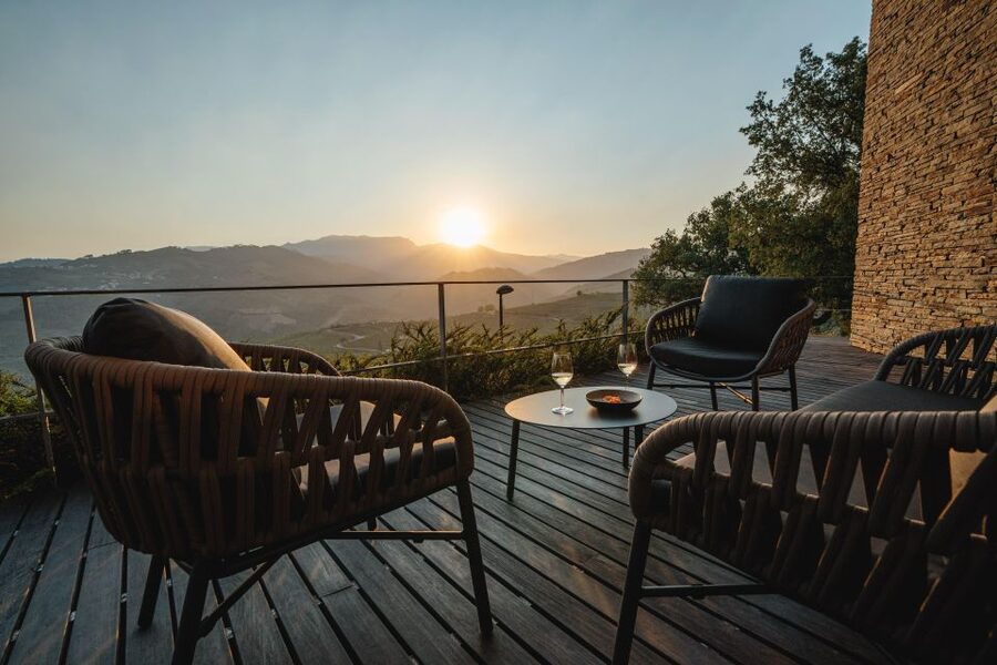 Douro Luxury - Private Cruise Premium Winery and Restaurant - Pinhão boarding: a private hour on the Douro River
