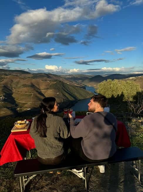 Douro offroad experience: visit to a winery and a picnic - Guides and languages: Portuguese, English, or French, plus local storytelling