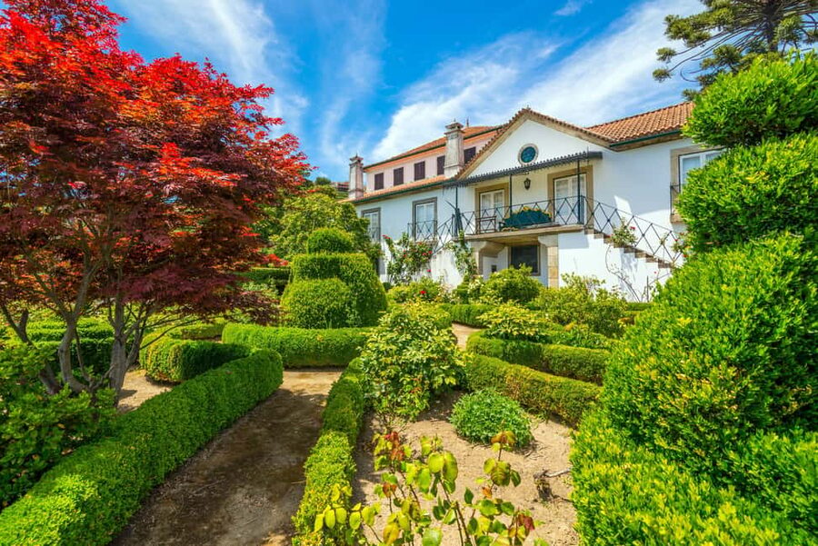 Douro: Quinta de Santa Júlia Lunch, Tour, & Wine Tasting - A Quinta from 1596, with wine and food tied to the place