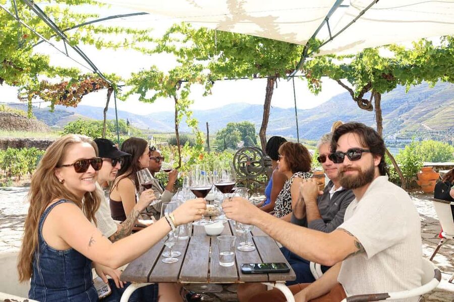 Douro valley: 10 km hike in the Valley - The Van Loop on the N323: Getting Your Bearings Fast