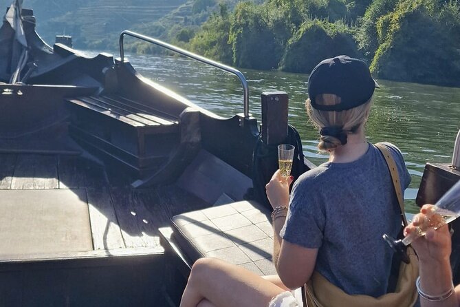 Douro Valley-Expert Guide-Boat-Lunch-Tastings-Offer wine bottle - A Rabelo Boat Cruise on the Douro River, Including Wine on Board