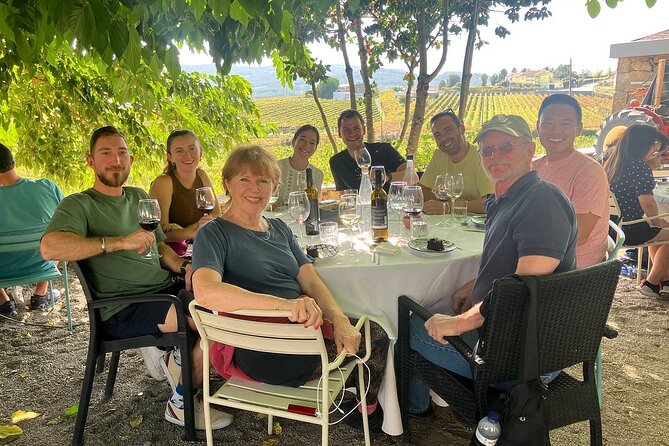 Douro Valley for Wine Lovers with Visit to 4 Wineries and Lunch - Guides and group size: why the experience often lands at 4.9
