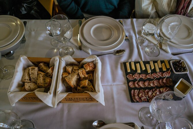 DOURO VALLEY: Lunch in a winery, tastings & 1-h private boat tour - Key things to know before you go