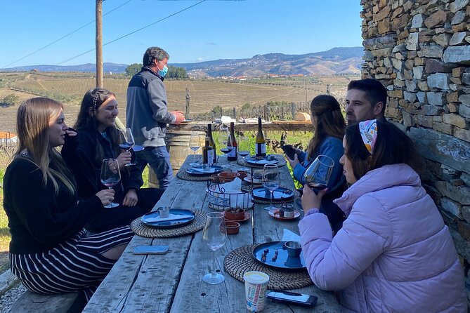DOURO VALLEY: Lunch in a winery, tastings & 1-h private boat tour - Premium option: what changes and who it suits