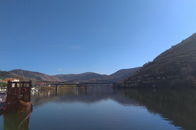 Douro Valley Tour: Wine Tasting River Cruise and Lunch from Porto - Pinhão Golden River Stop: Short but Classic