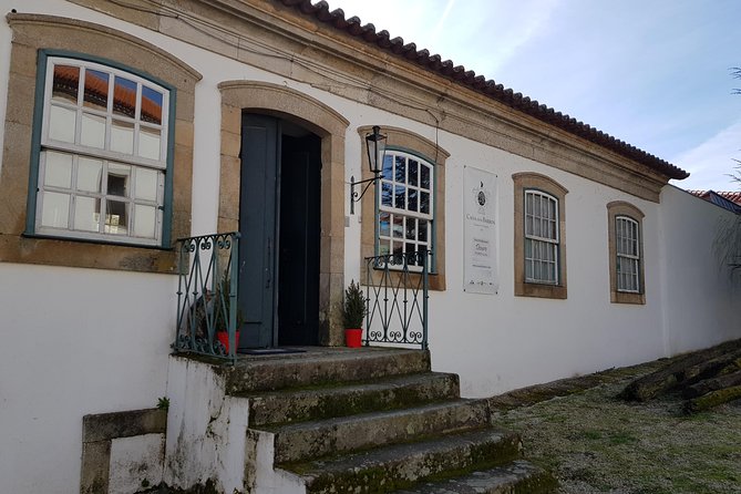 Douro Valley Wine Tour: 3 Vineyard Visits, Wine Tastings, Lunch - Guides and Group Size: Why Rita, Pedro, and Maria Matter