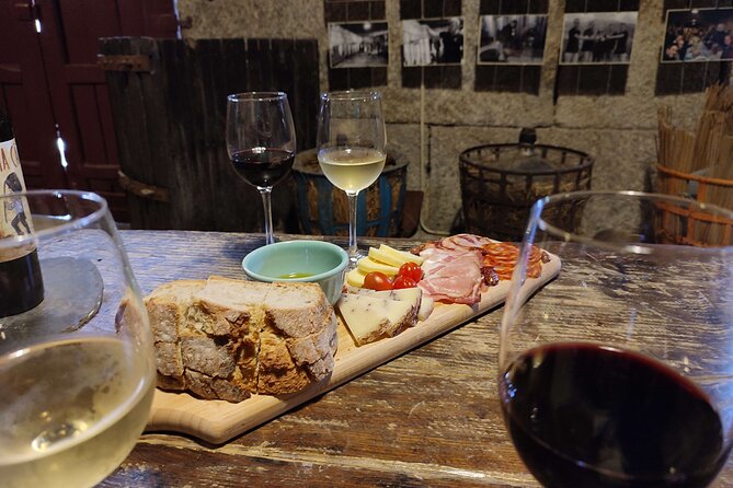 Douro & Vinho Verde: Family Wineries Private Tour in Portugal - What You Actually Taste: Douro Flight Plus Vinho Verde Four-Pack