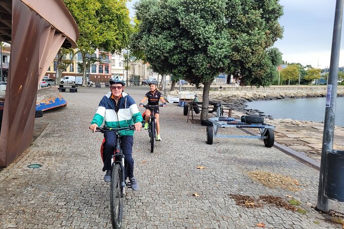 E Bike Porto Downtown and Sightseeing bike tour - Your Guide: John, Philip, and the Value of Smooth Direction