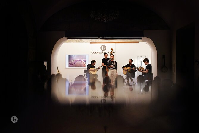 Fado by Casa da Guitarra - Port wine during the break, and how to use it for a better night