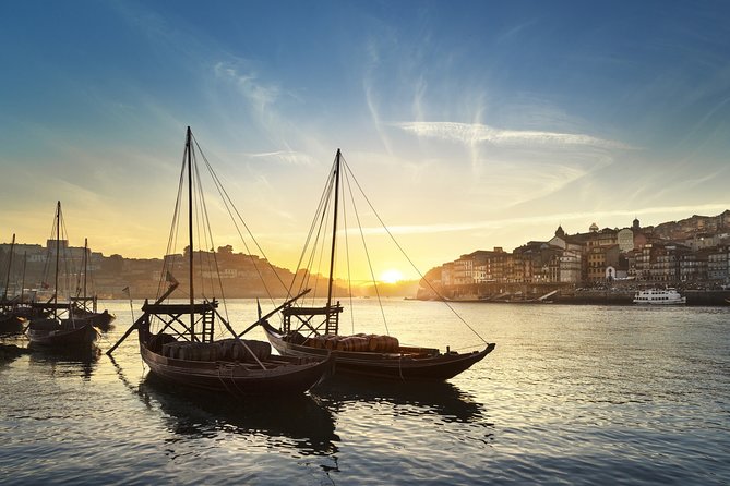 Fado Dinner Show and Night Lights Tour in Porto - Drinks, dietary needs, and what to do if your meal plan matters
