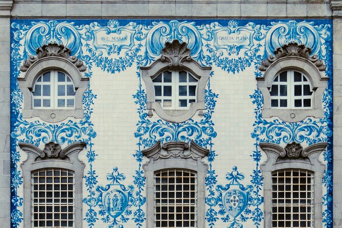 Fado Tour with Guide, Dinner & Live Show in Porto - 7:00 pm Meets the Ribeira Area: The Walking Warm-Up