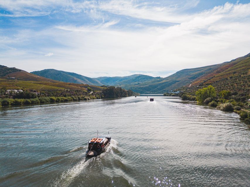 From Pinhão: Douro Valley Rabelo Boat Tour with Audio Guide - Quinta do Bomfim, Ventozelo Areas, and the Vineyards in Layers