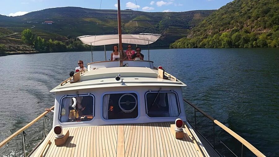 From Pinhão: Private Yacht Cruise along the Douro River - Why a private yacht cruise from Pinhão feels different