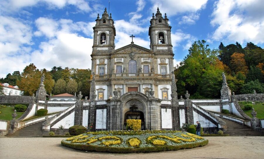 From Porto: Braga and Guimarães Full-Day Trip with Lunch - The Minho lunch with vinho verde: the best kind of pause