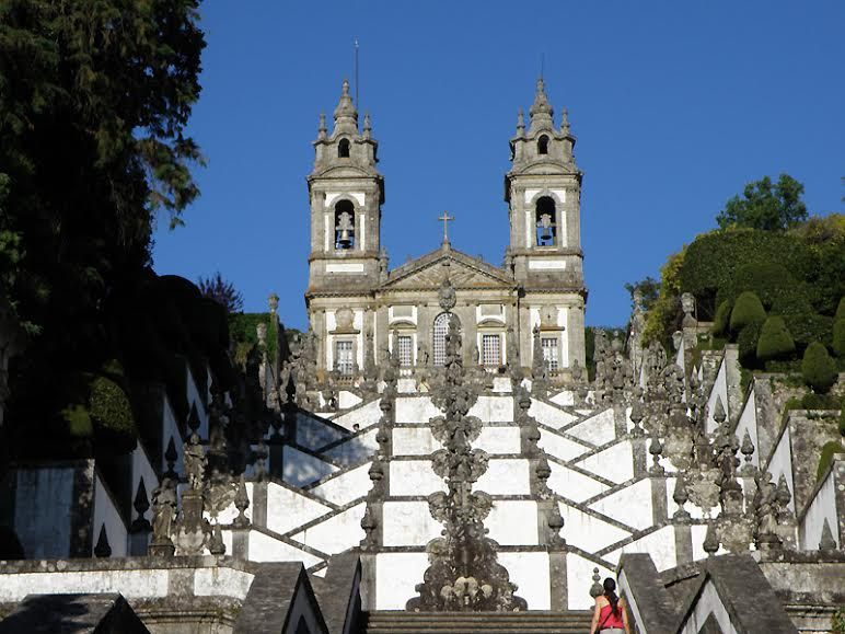 From Porto: Braga and Guimarães Small Group Tour with Lunch - Guides who actually steer the conversation, not just the van