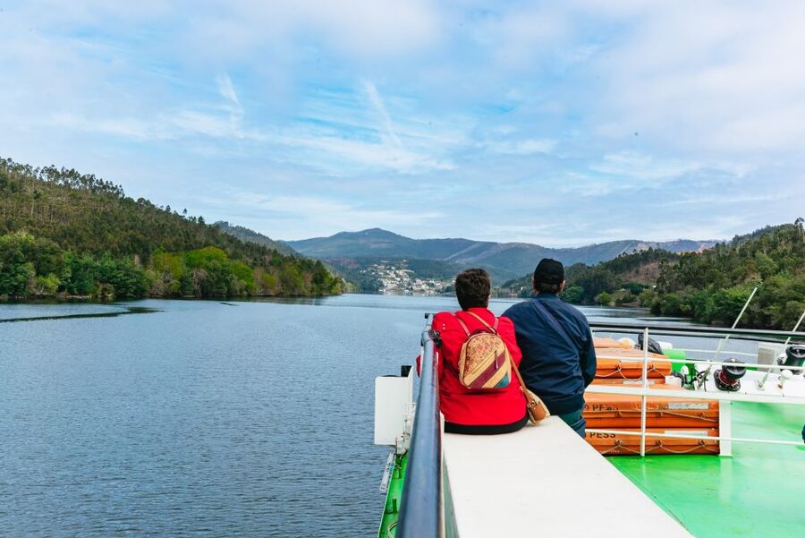 From Porto: Douro River Cruise to Régua with Lunch - Meeting at Cais da Estiva and getting settled on board