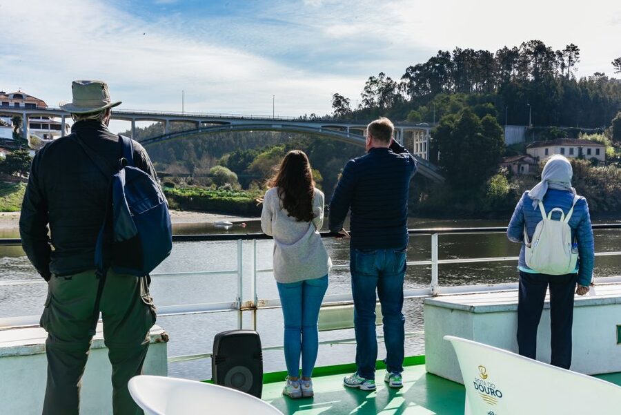 From Porto: Douro River Cruise to Régua with Lunch - Passing through Crestuma-Lever and Carrapatelo with your full attention