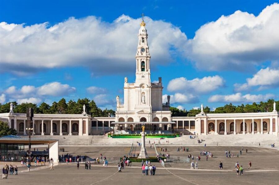 From Porto: Fatima and Miracle of Santarem Private Day Tour - Porto to Fátima in a private car, with less hassle than group buses