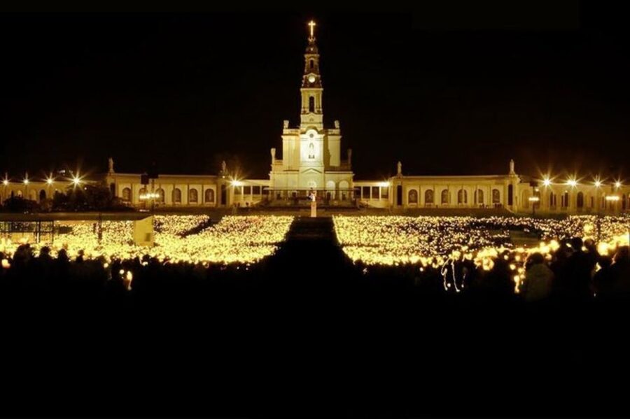 From Porto: Fatima and Miracle of Santarem Private Day Tour - Mass at Fátima: when it fits and why it can change your whole visit