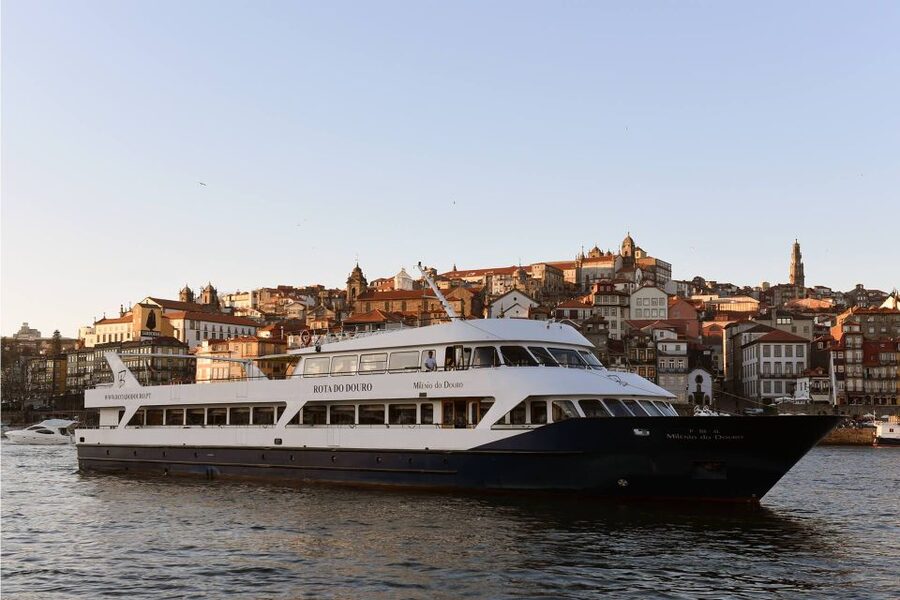 From Porto: Régua to Porto River Cruise with Lunch on Board - Back to Porto: Finishing With a Waterfront Arrival